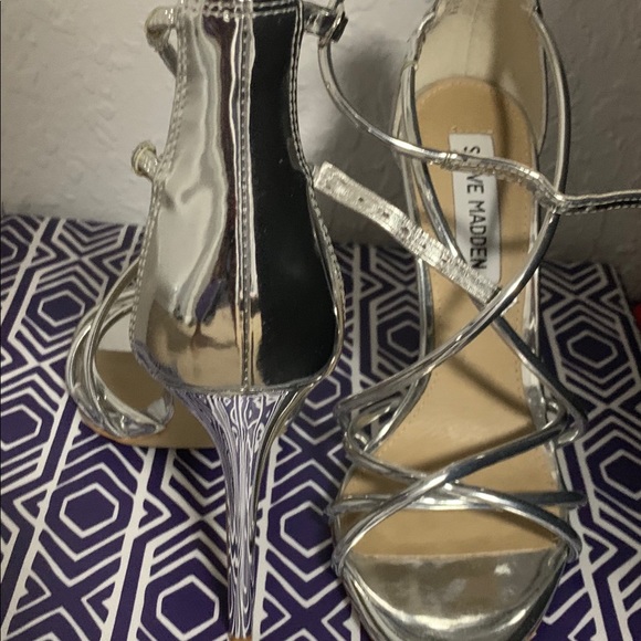 Heels - Picture 2 of 2